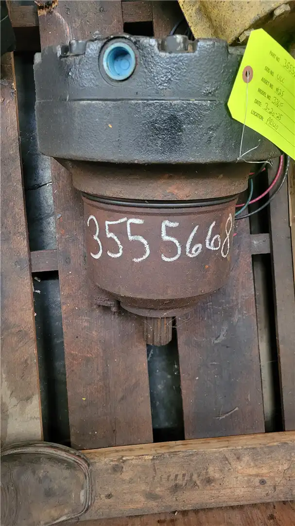 USED TRAVEL MOTOR indicator image 1