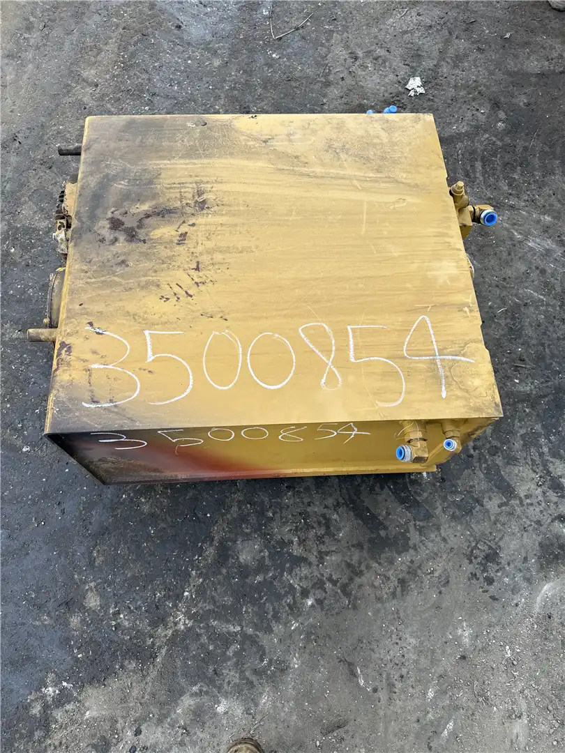 USED HYD TANK image 2