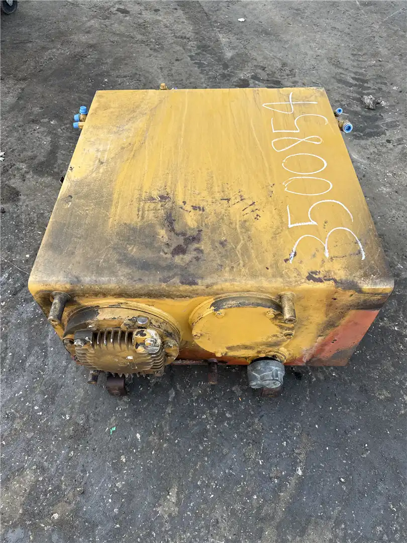 USED HYD TANK image 3
