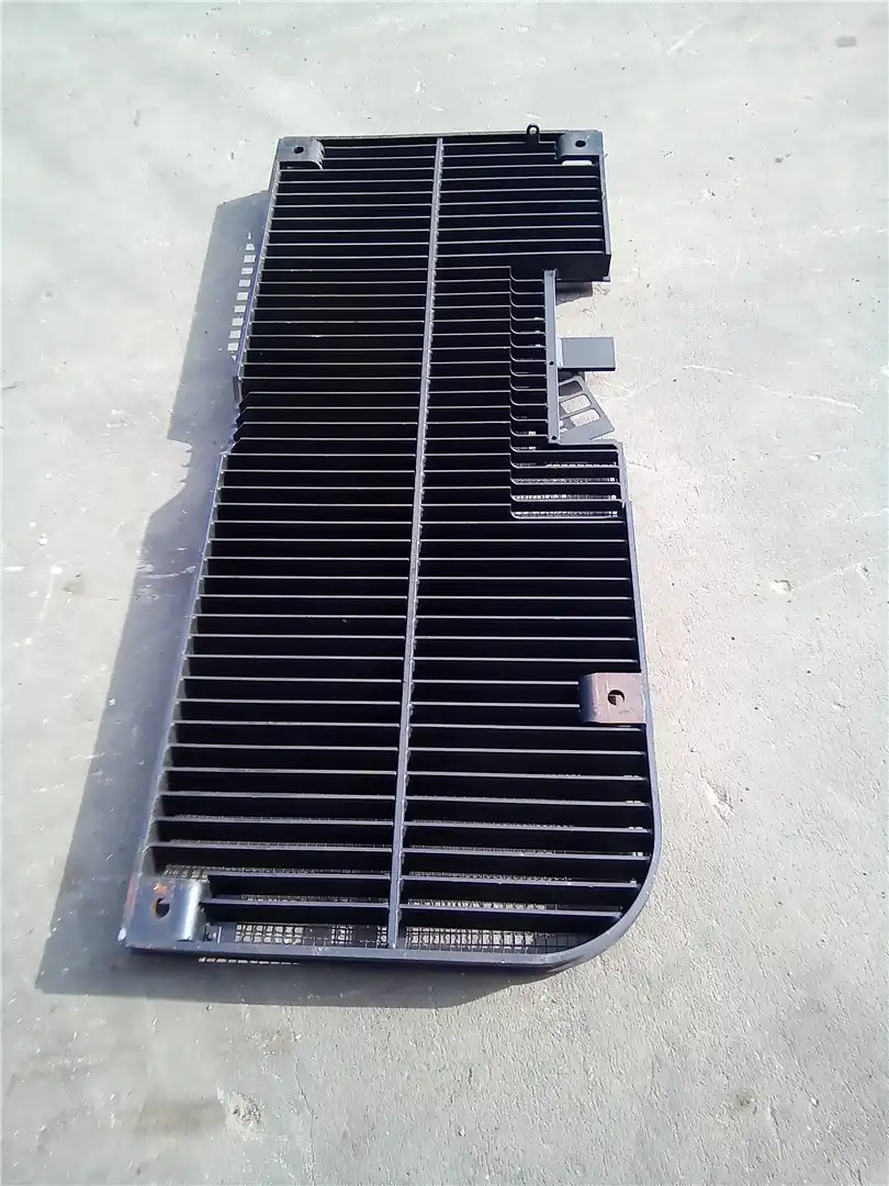USED LH GRILL image 2