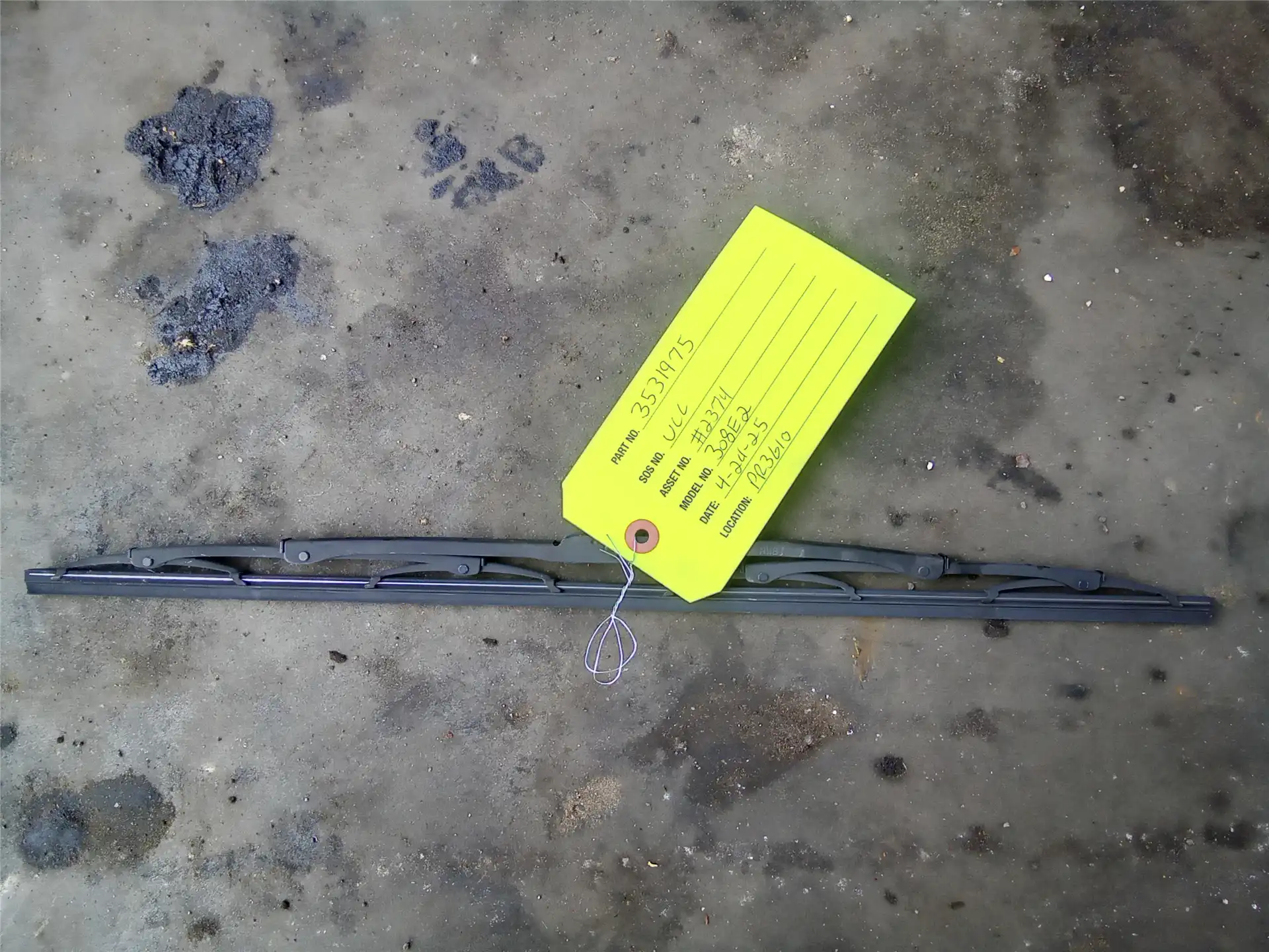 USED WIPER BLADE indicator image 1