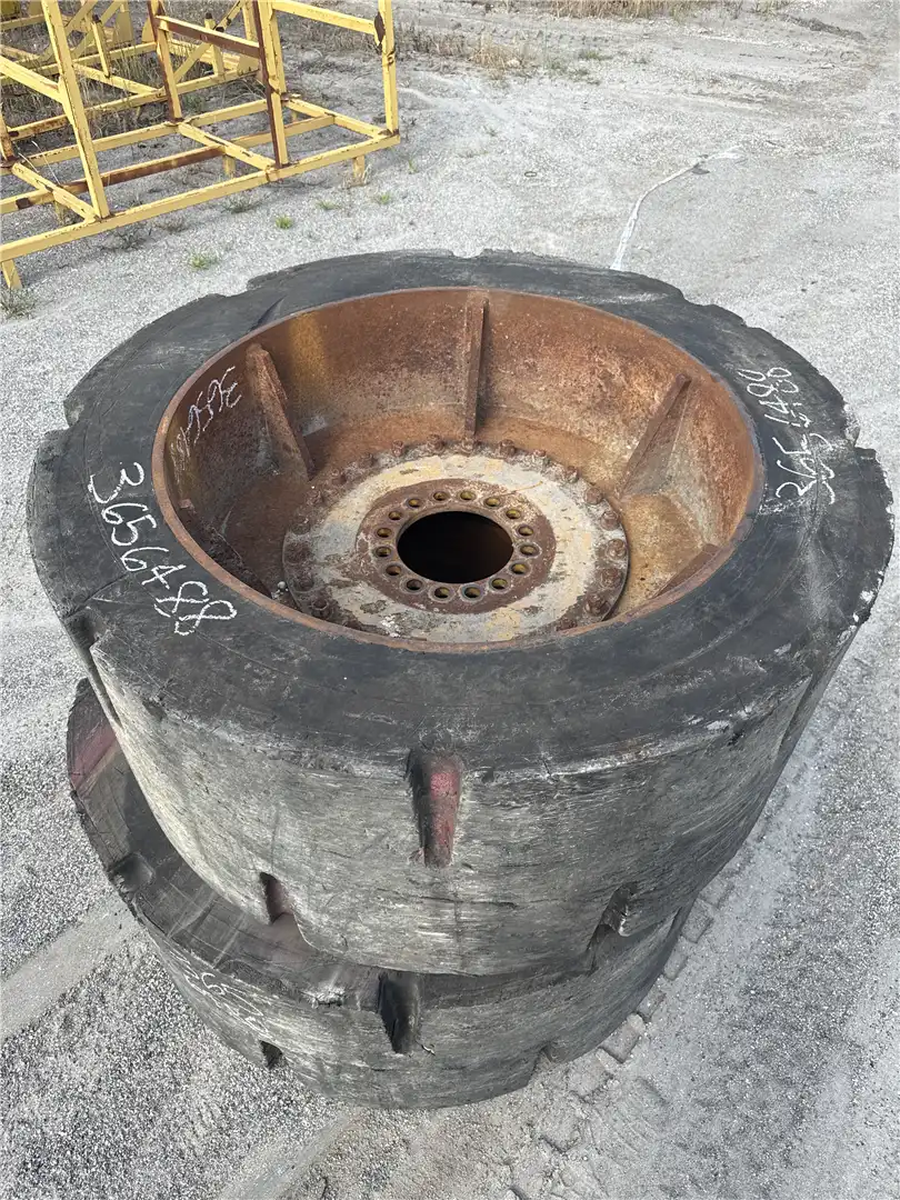USED TIRE GP image 2