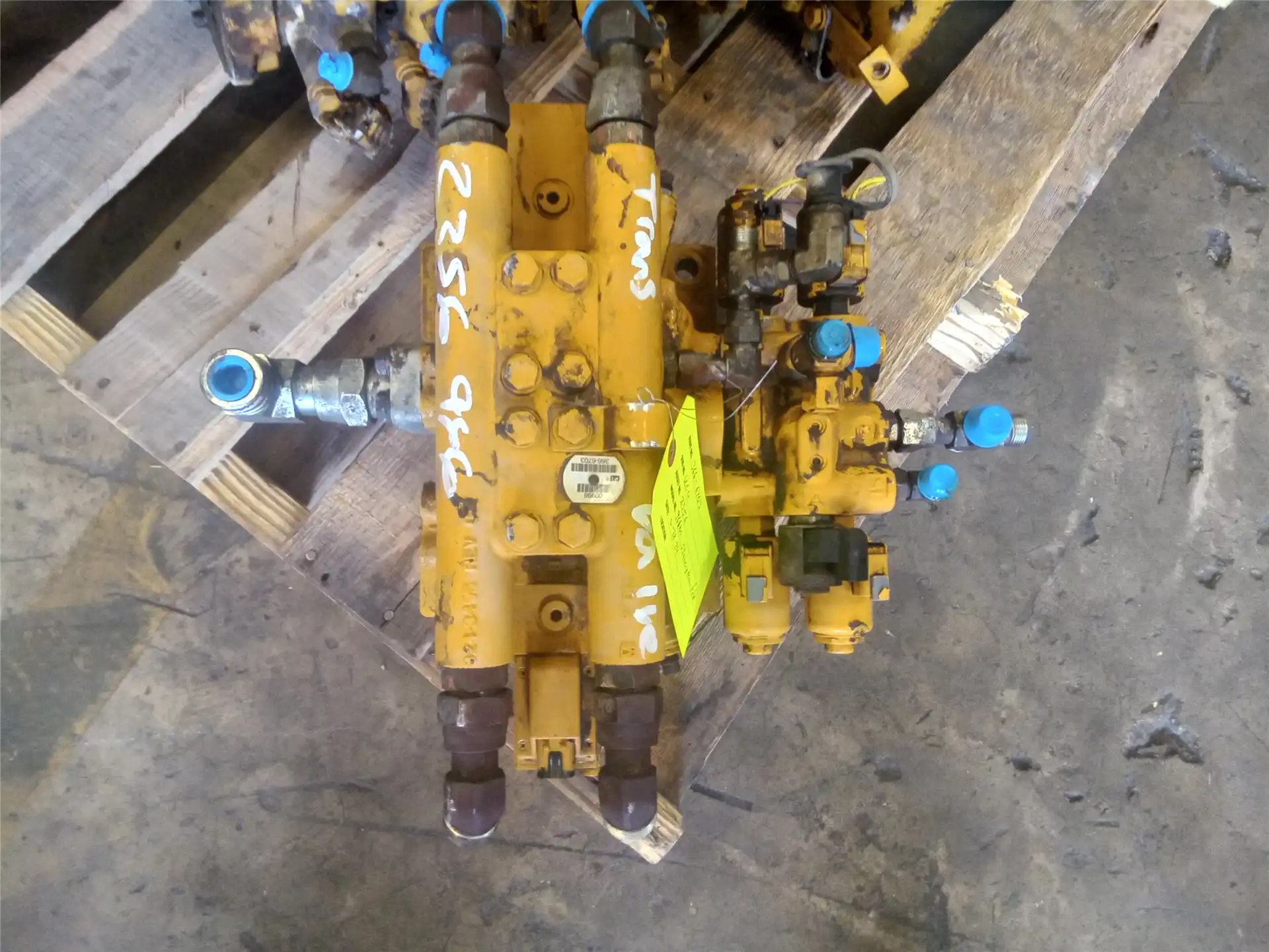 USED STEERING VALV indicator image 1