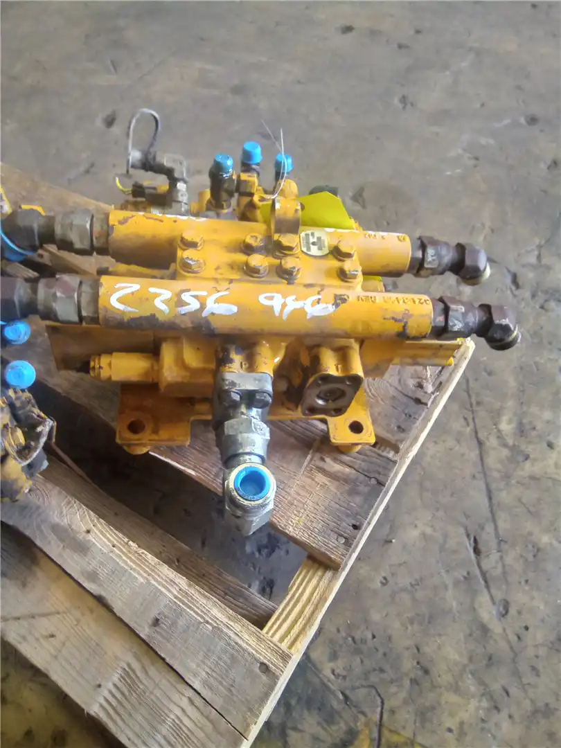 USED STEERING VALV image 2