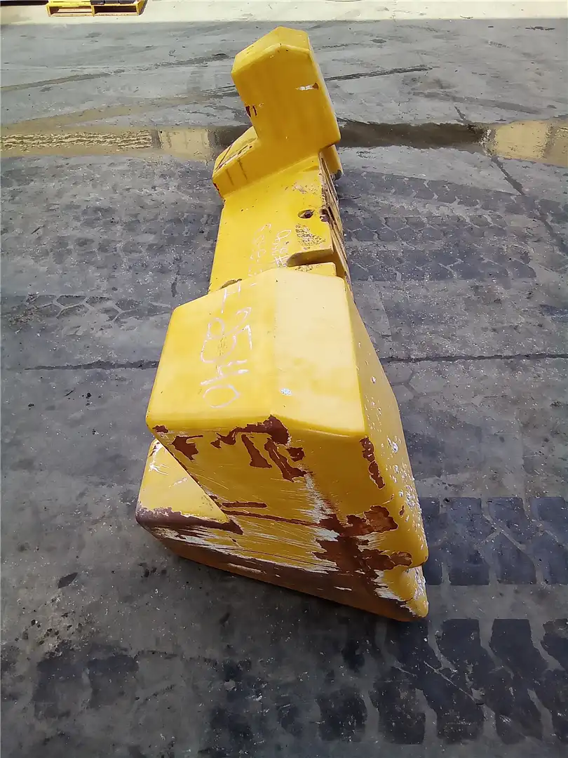 USED COUNTERWEIGHT image 2