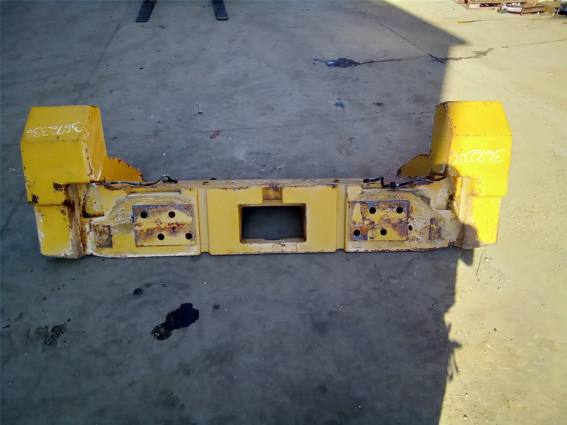 USED COUNTERWEIGHT indicator image 1