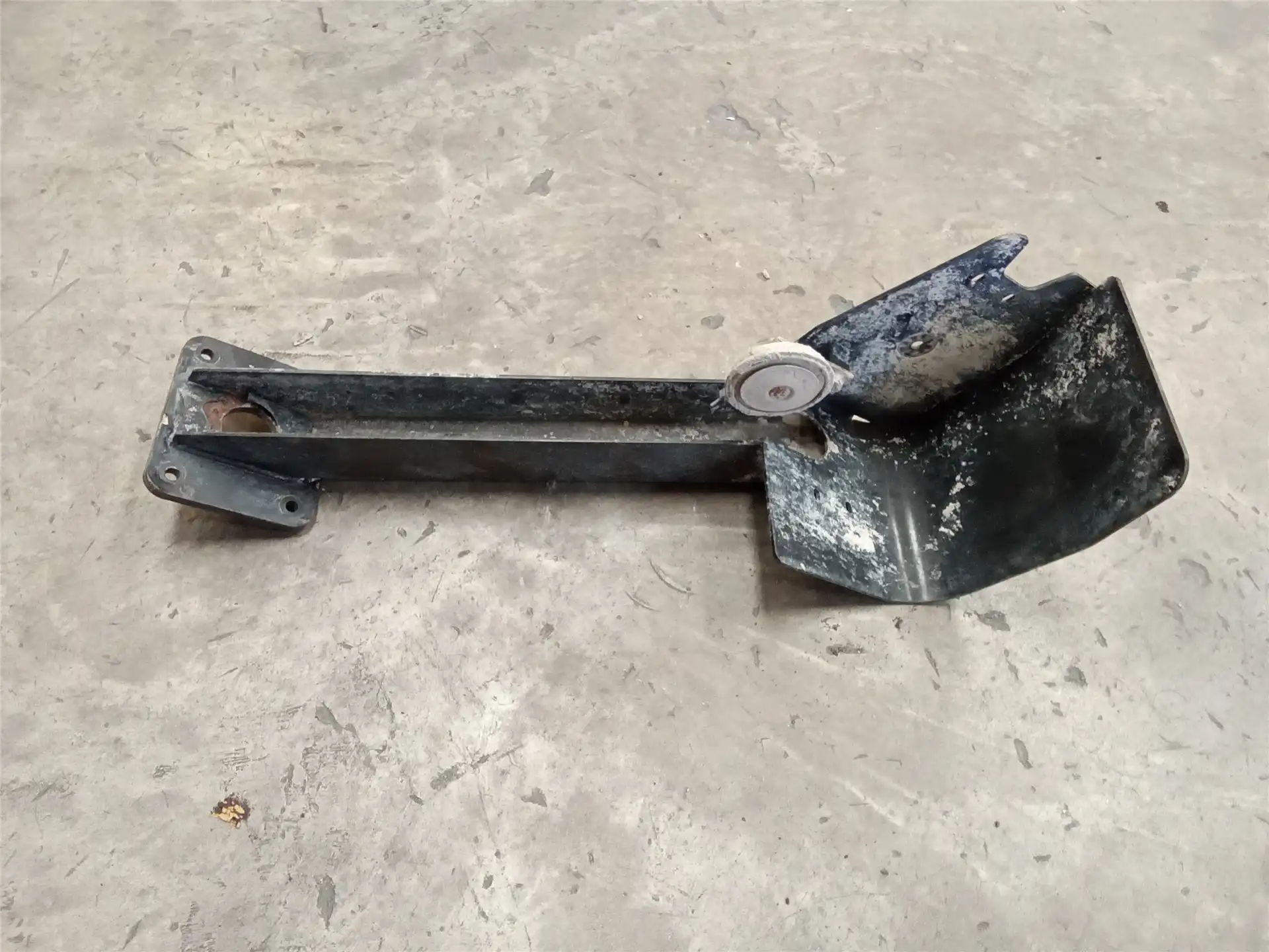 USED BRACKET AS RH image 2