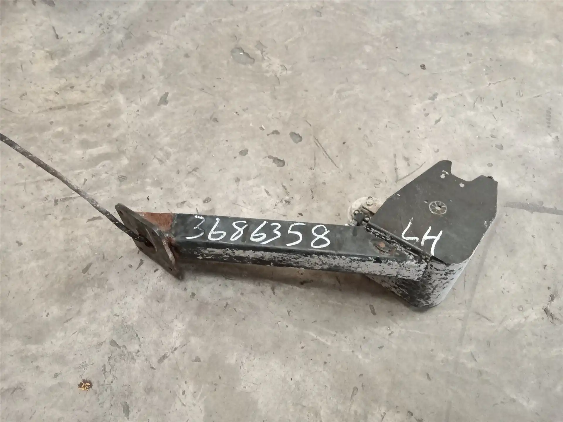 USED BRACKET AS LH indicator image 1