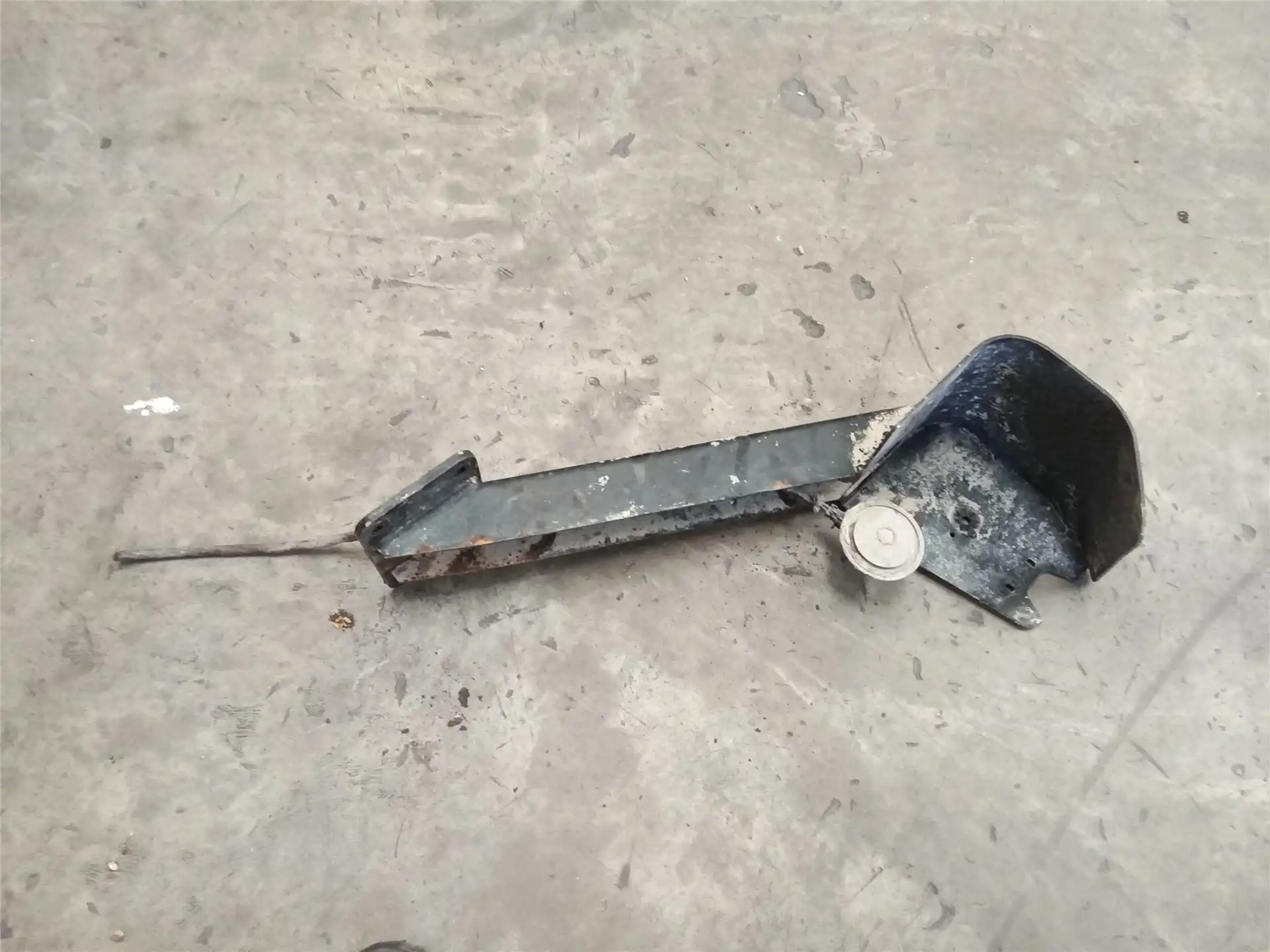 USED BRACKET AS LH image 2