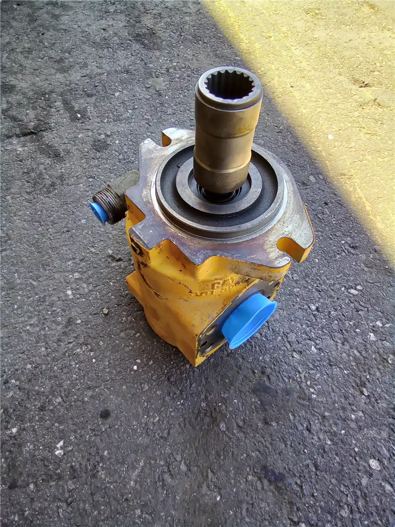 USED GEAR PUMP image 3