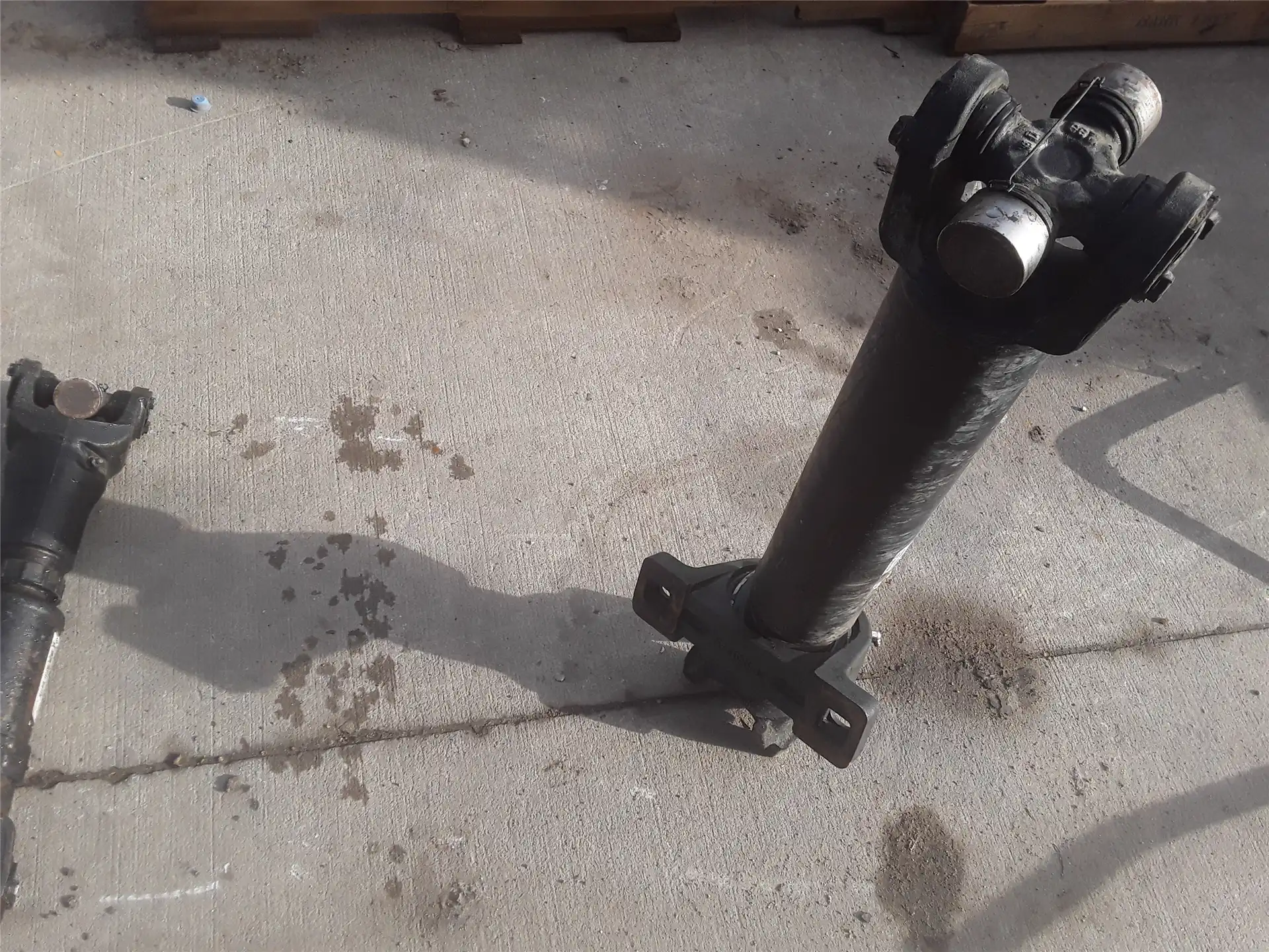 USED DRIVE SHAFT indicator image 1