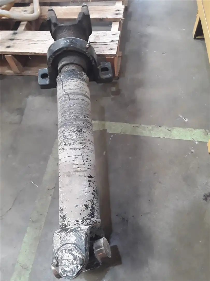 USED DRIVE SHAFT image 2