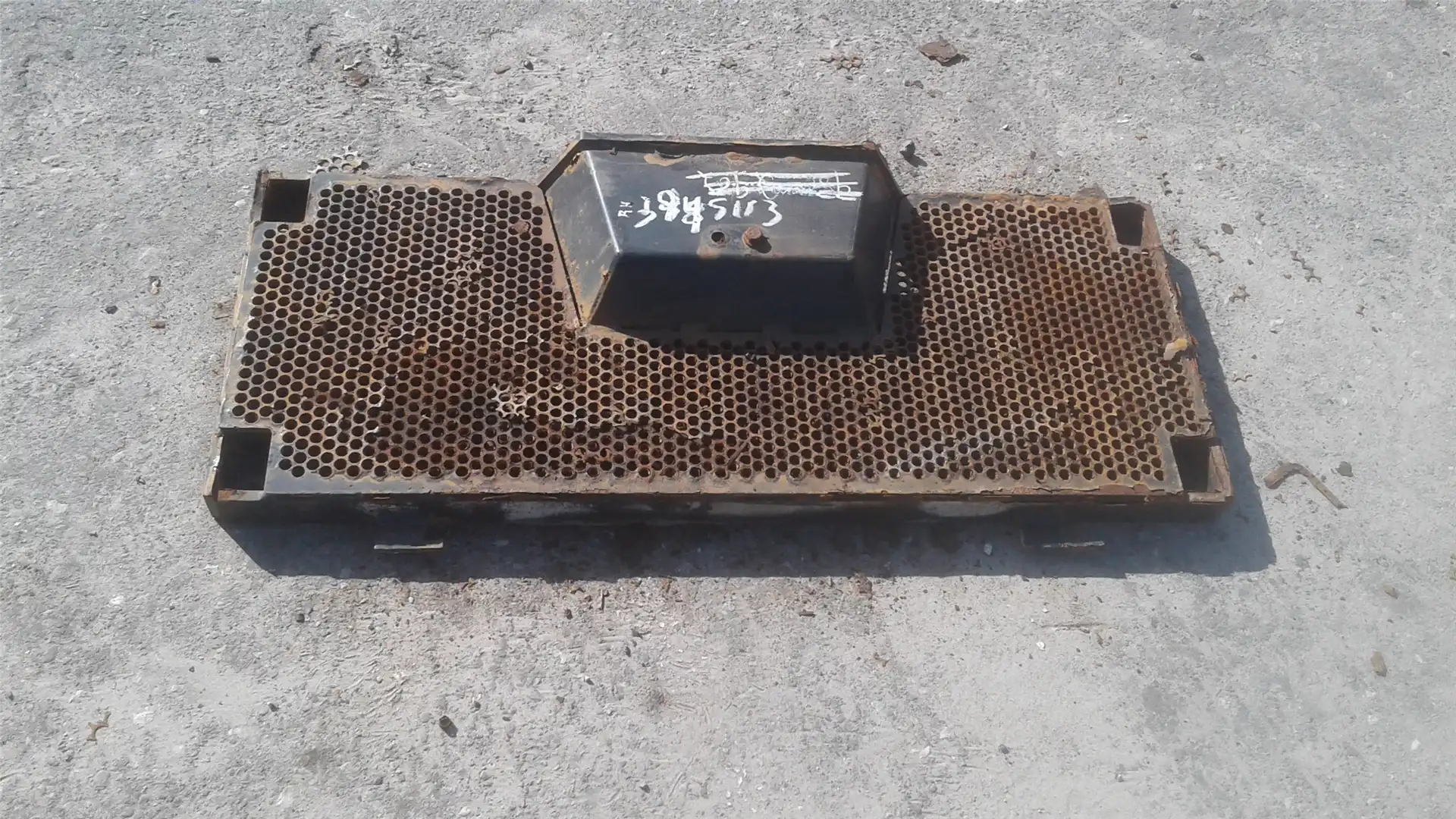 USED GRILL AS (RH) indicator image 1