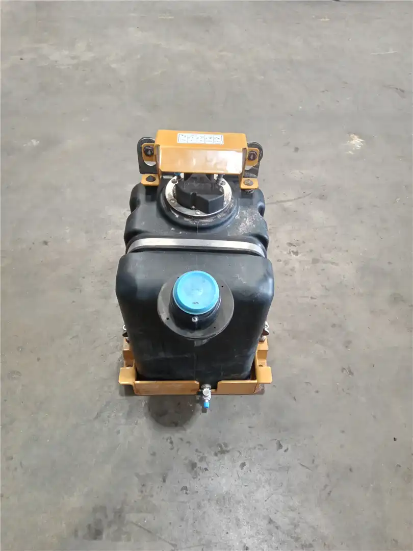 USED DEF TANK GP image 2