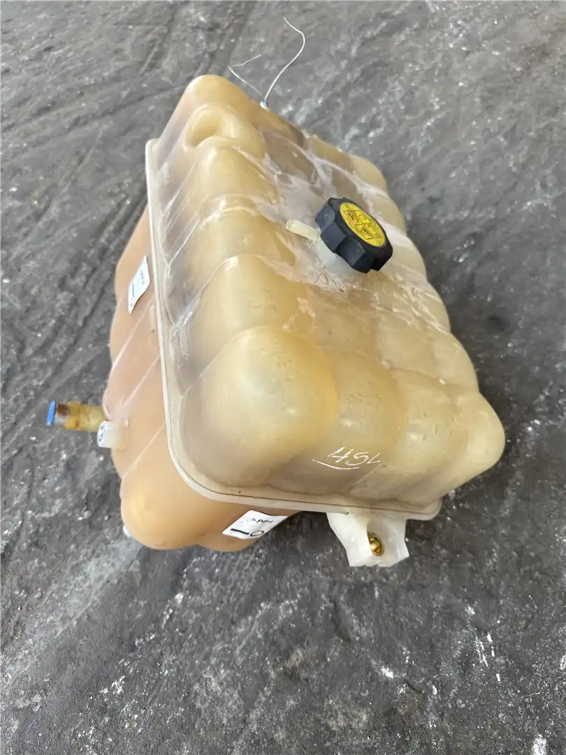 USED COOLANT TANK image 4