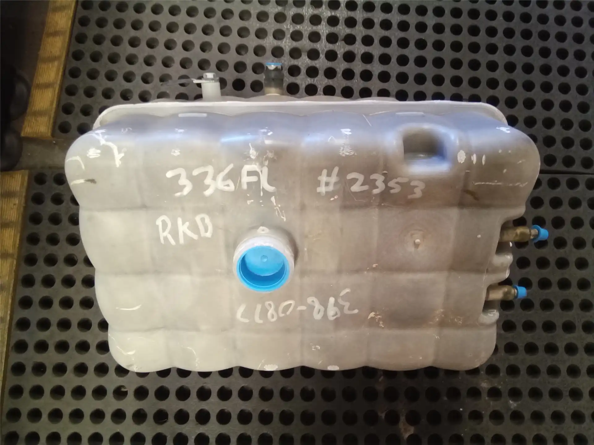 USED COOLANT TANK image 2