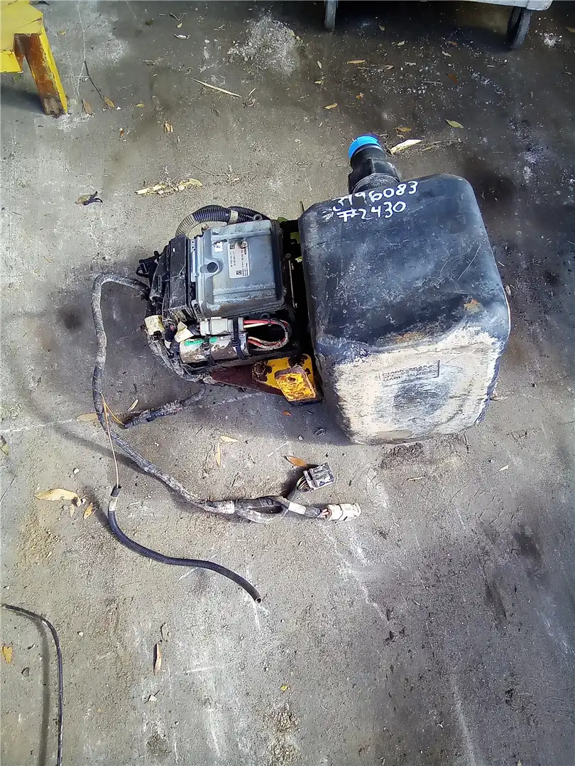 USED DEF TANK image 5
