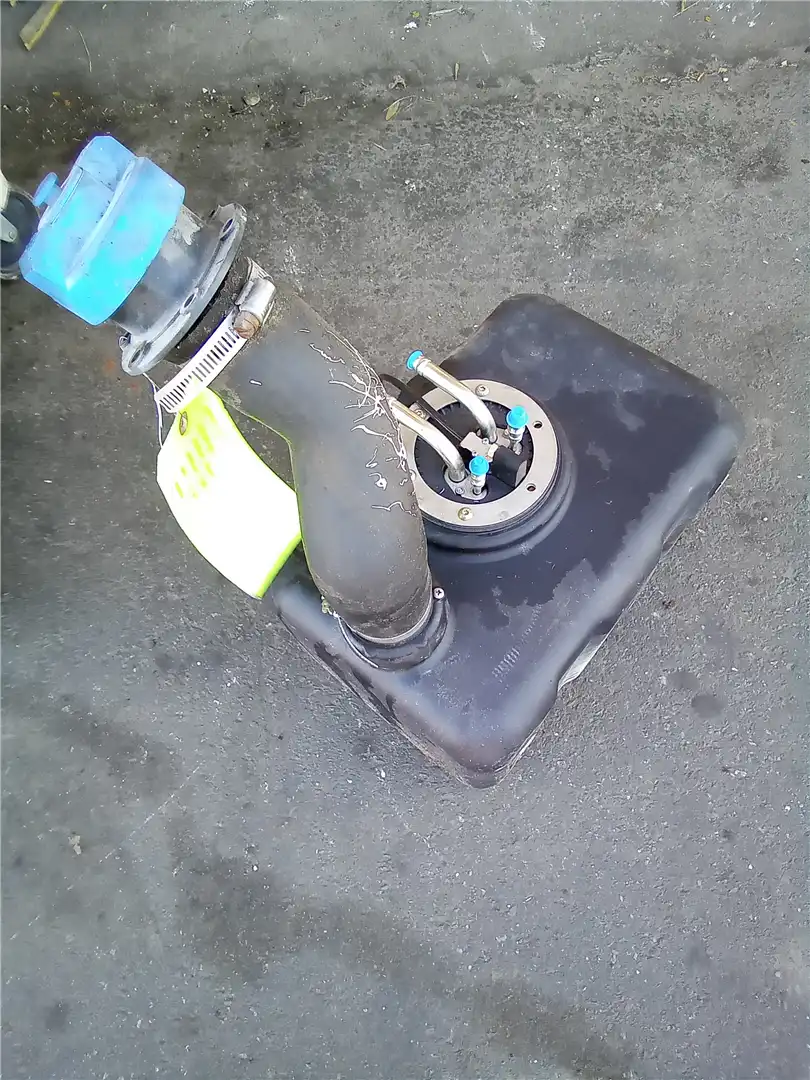 USED DEF TANK image 2