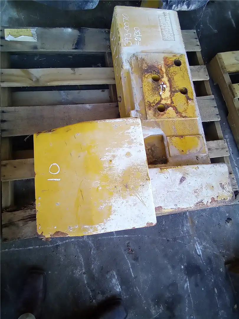 USED COUNTERWEIGHT image 3