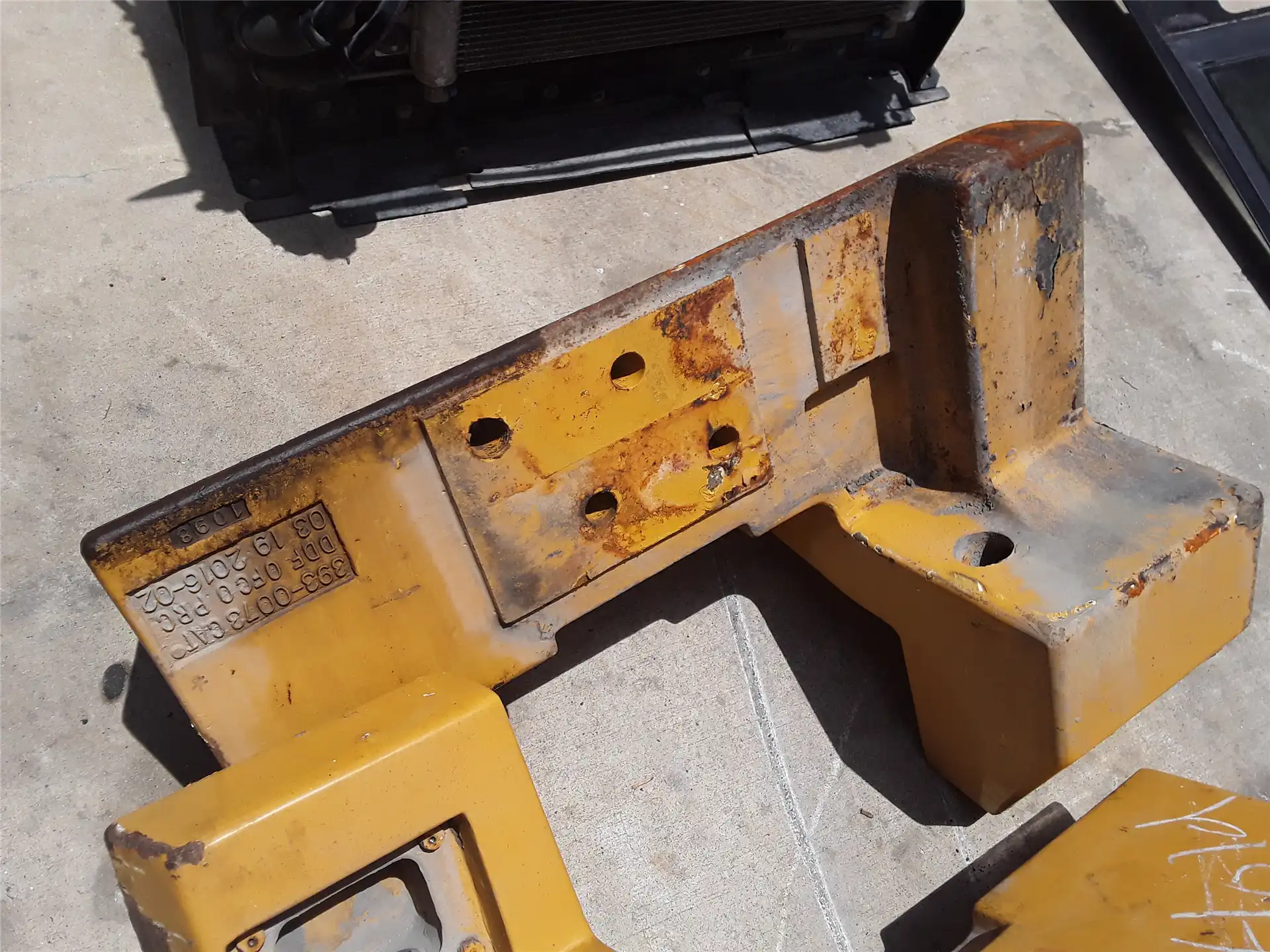 USED COUNTERWEIGHT image 2
