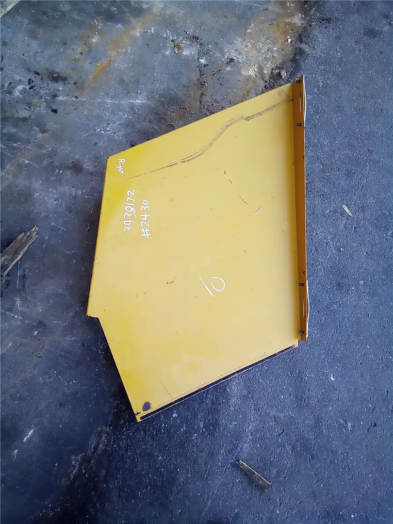 USED RH SIDE PANEL image 2