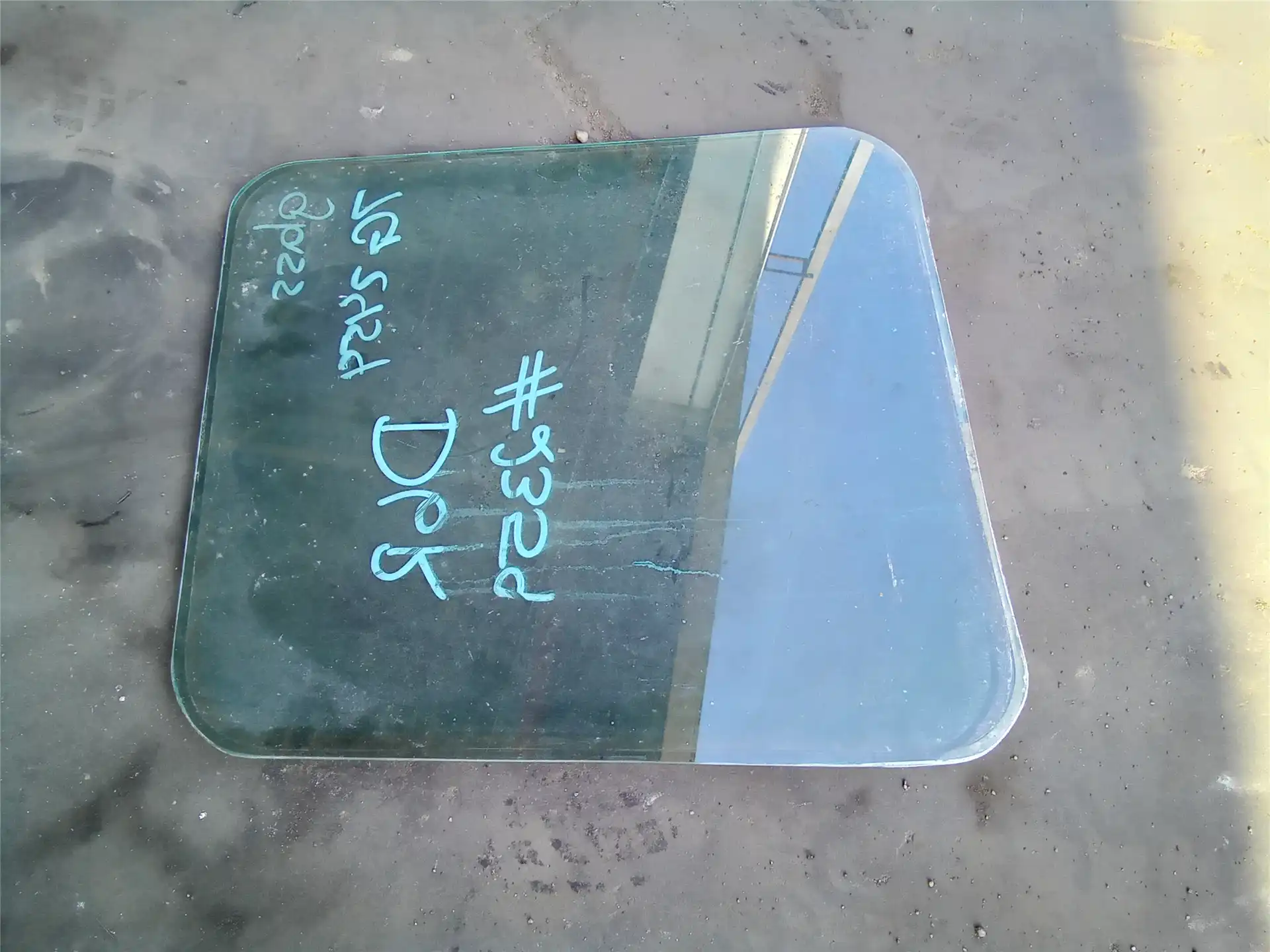 USED GLASS image 2