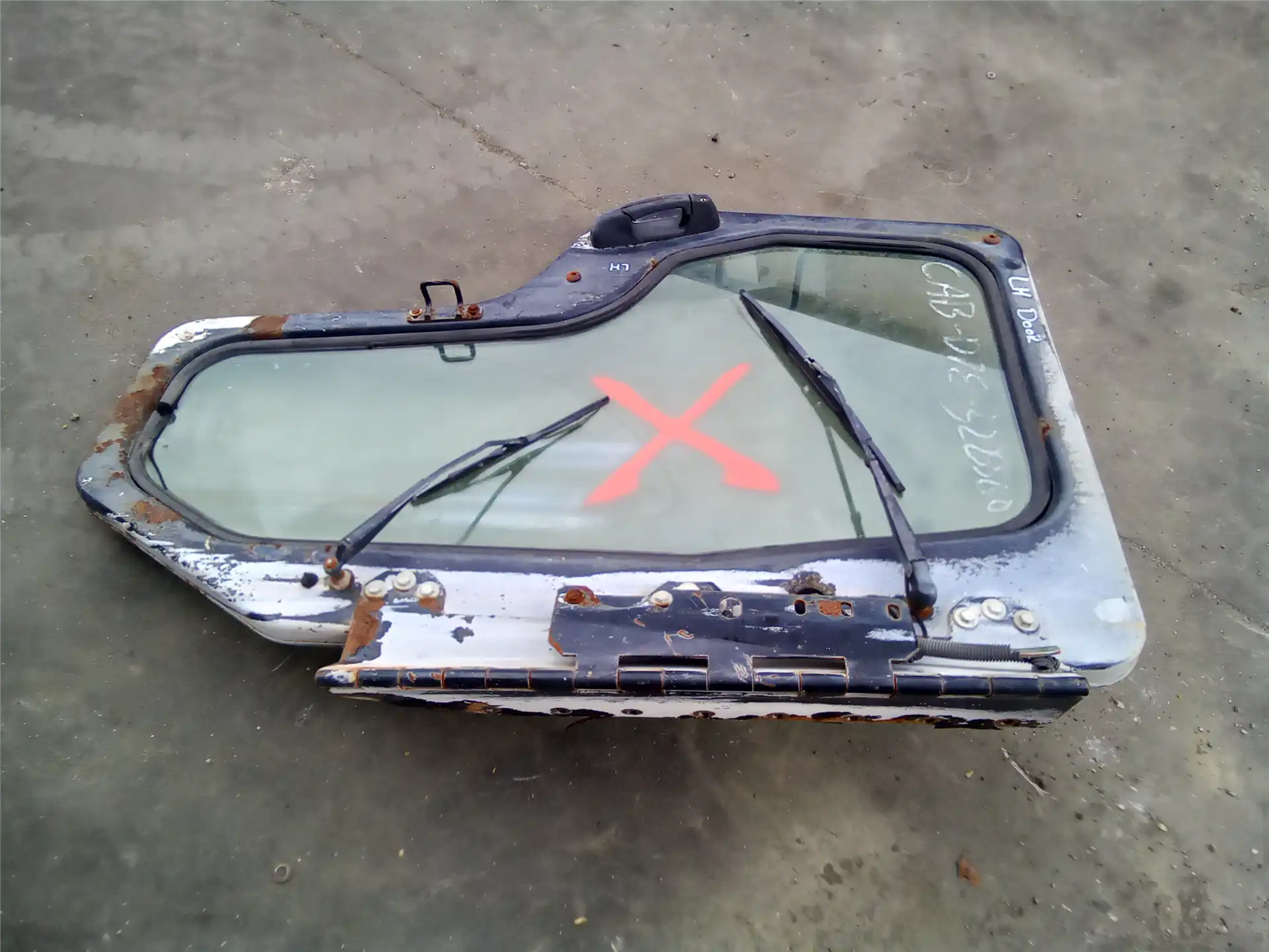 USED LH CAB DOOR image 2