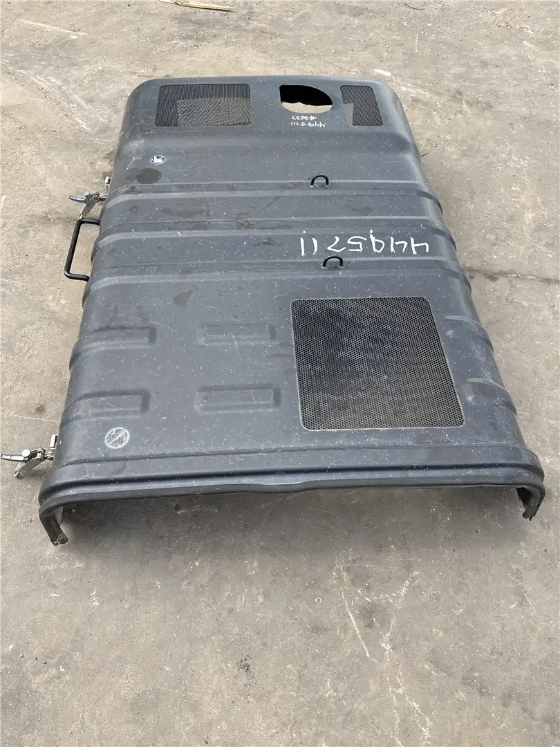 USED HOOD image 4