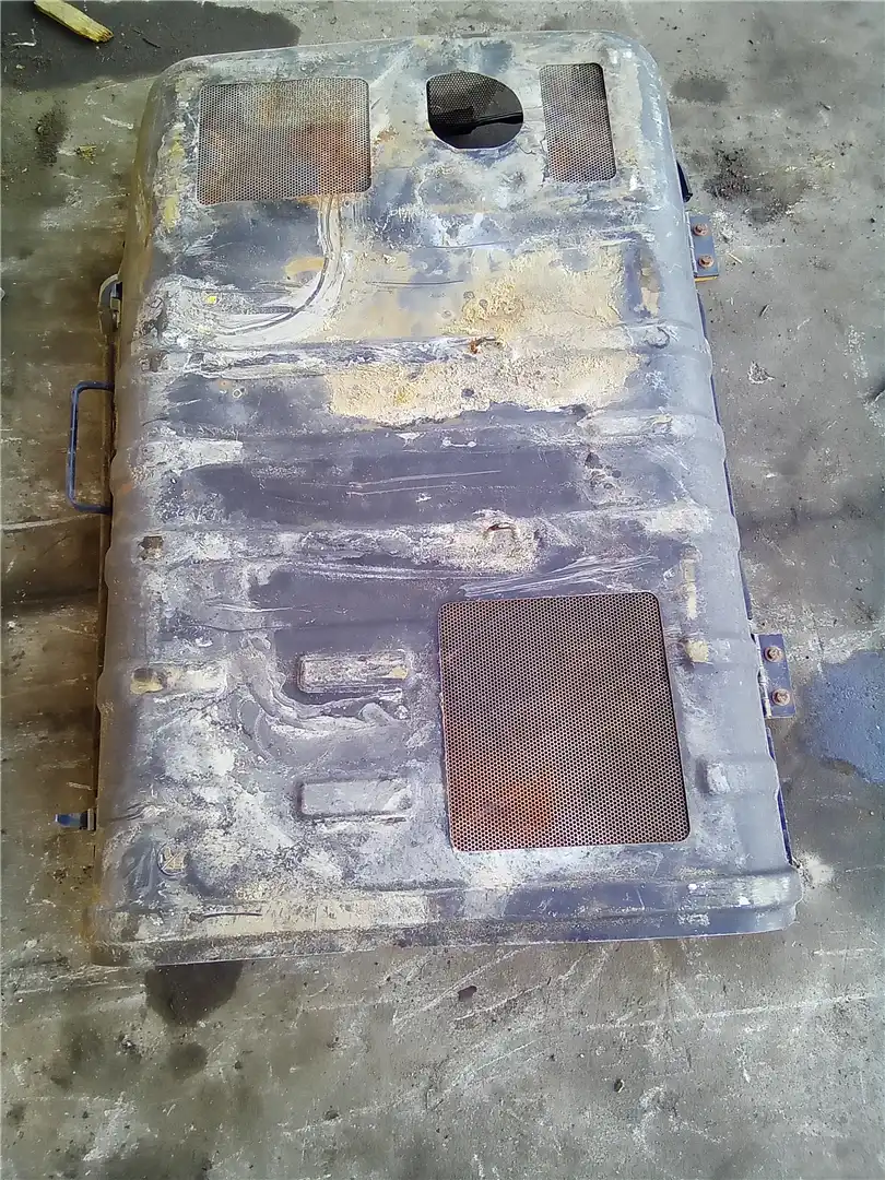 USED HOOD image 2