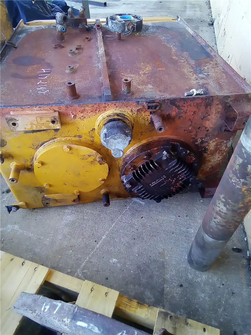 USED HYD TANK image 6