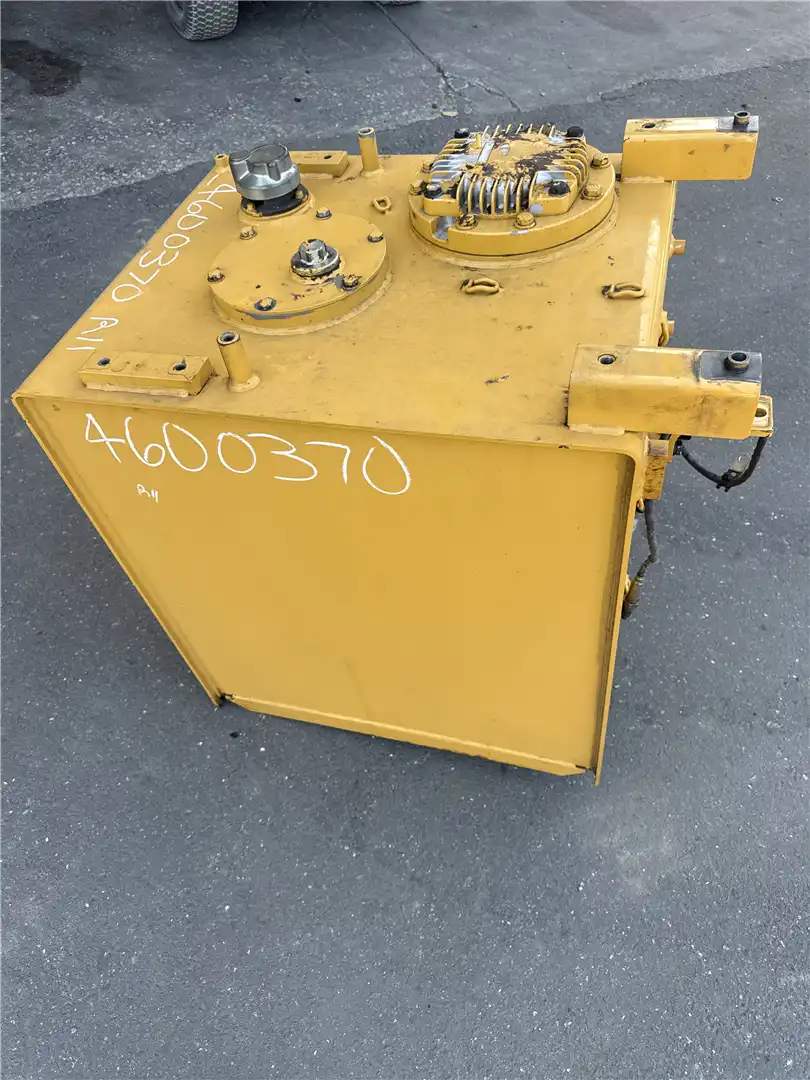 USED HYD TANK image 4