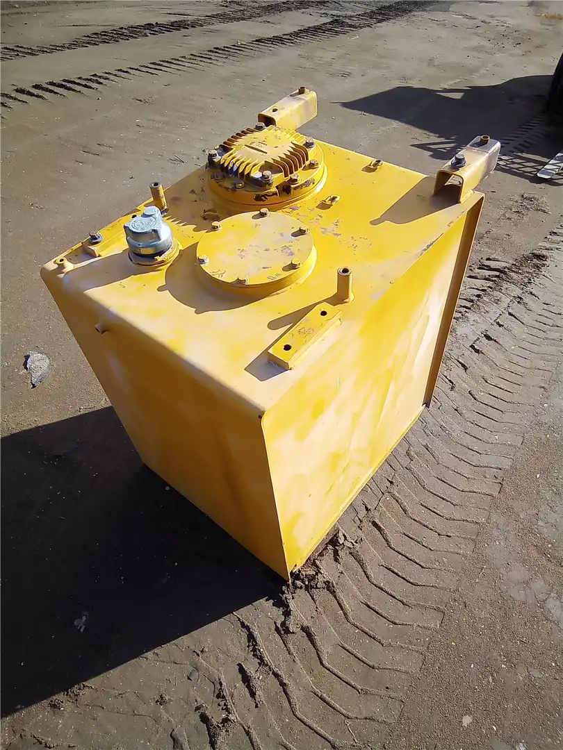 USED HYD TANK image 2