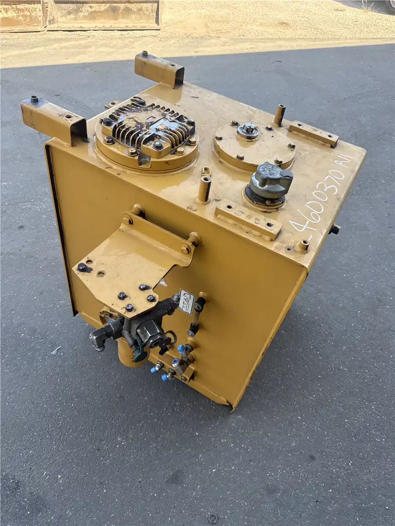 USED HYD TANK image 3
