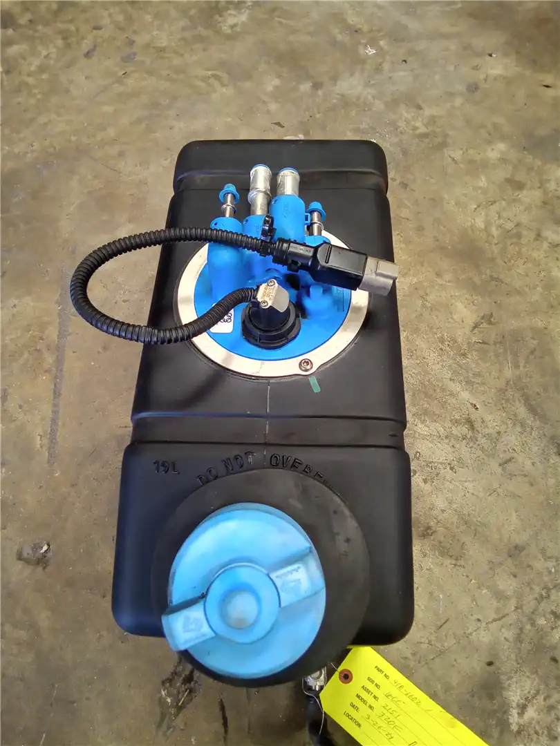 USED DEF TANK image 3