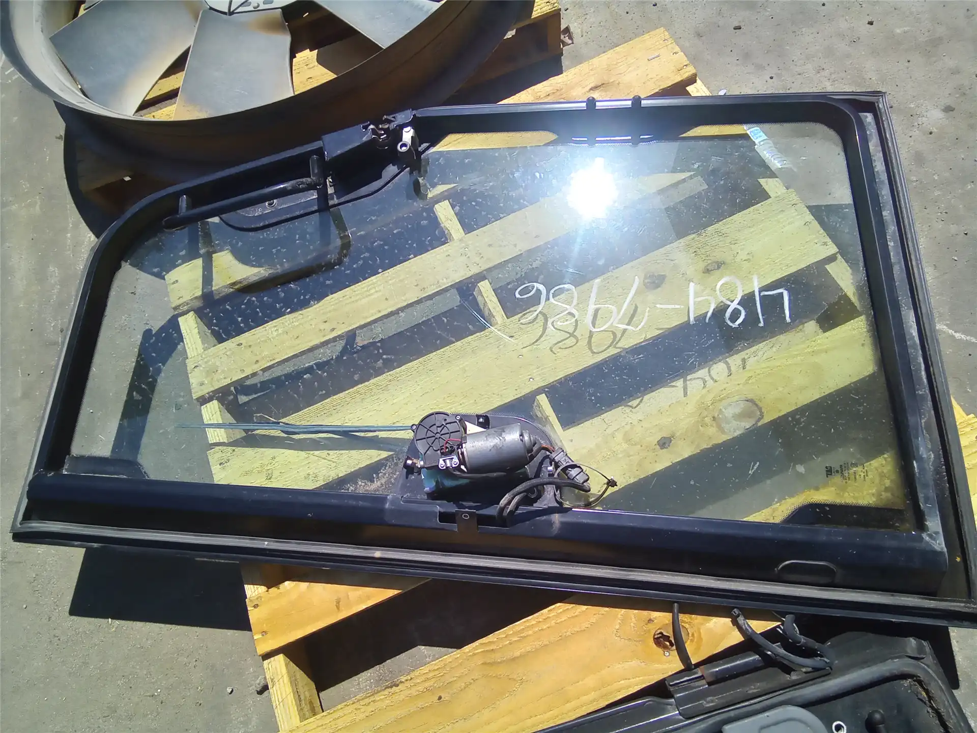 USED LH CAB DOOR image 2