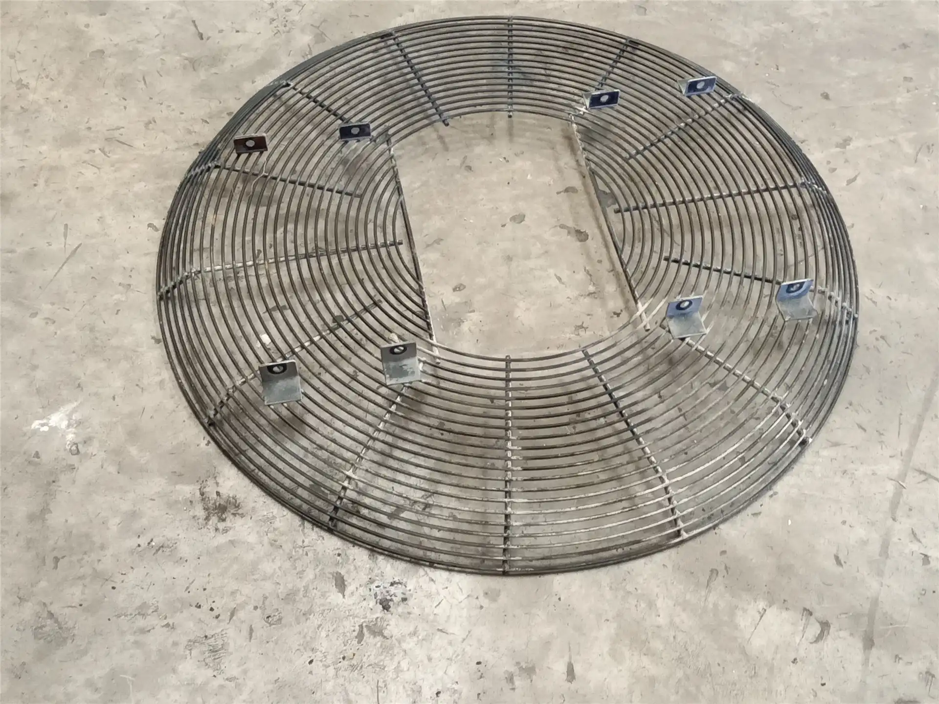 USED FAN GUARD image 2