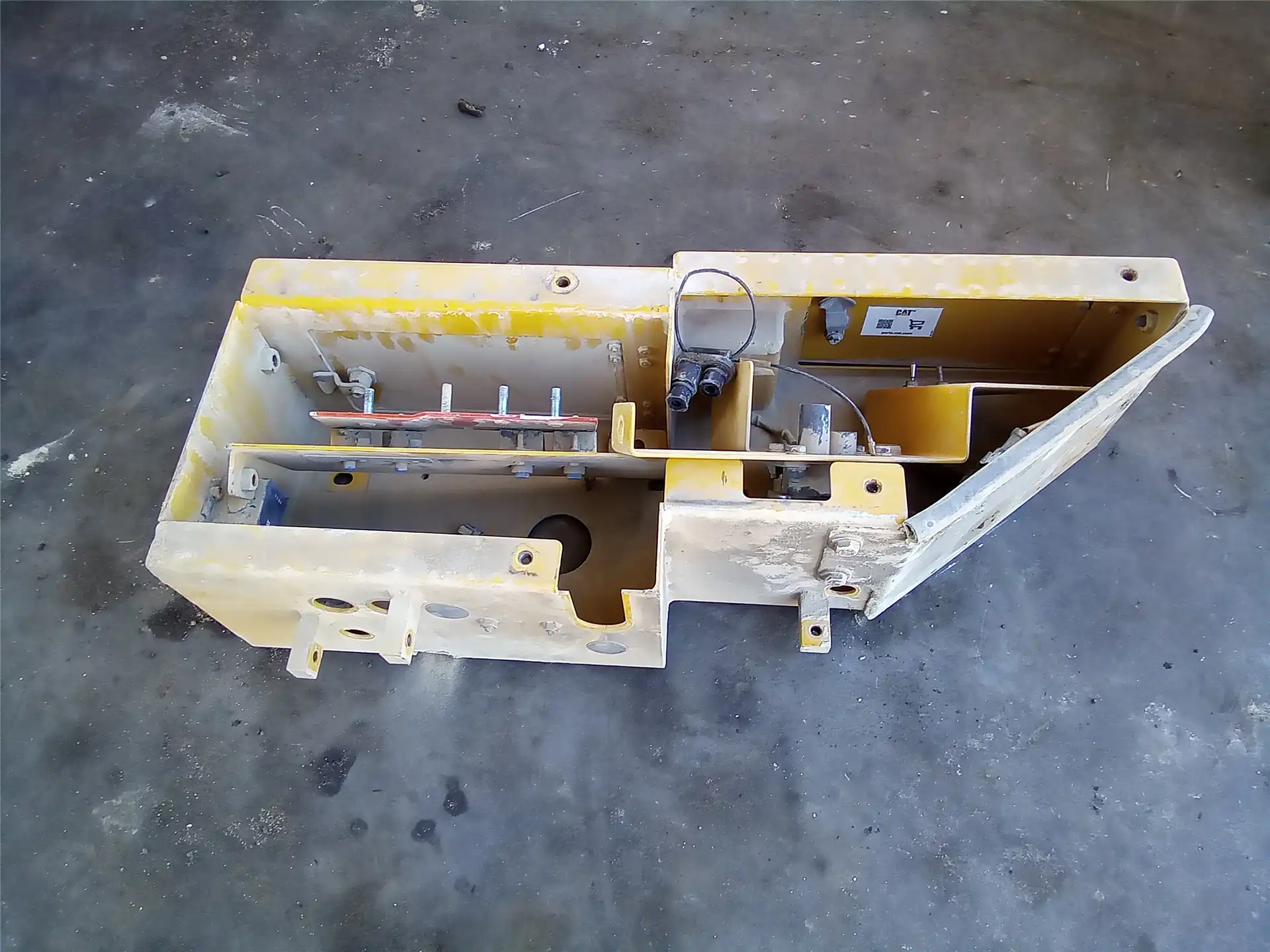 USED PLATFORM ENCL image 2