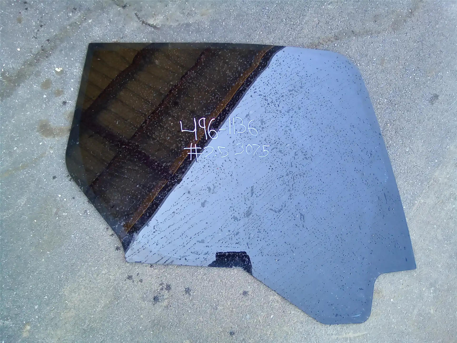 USED RH GLASS indicator image 1