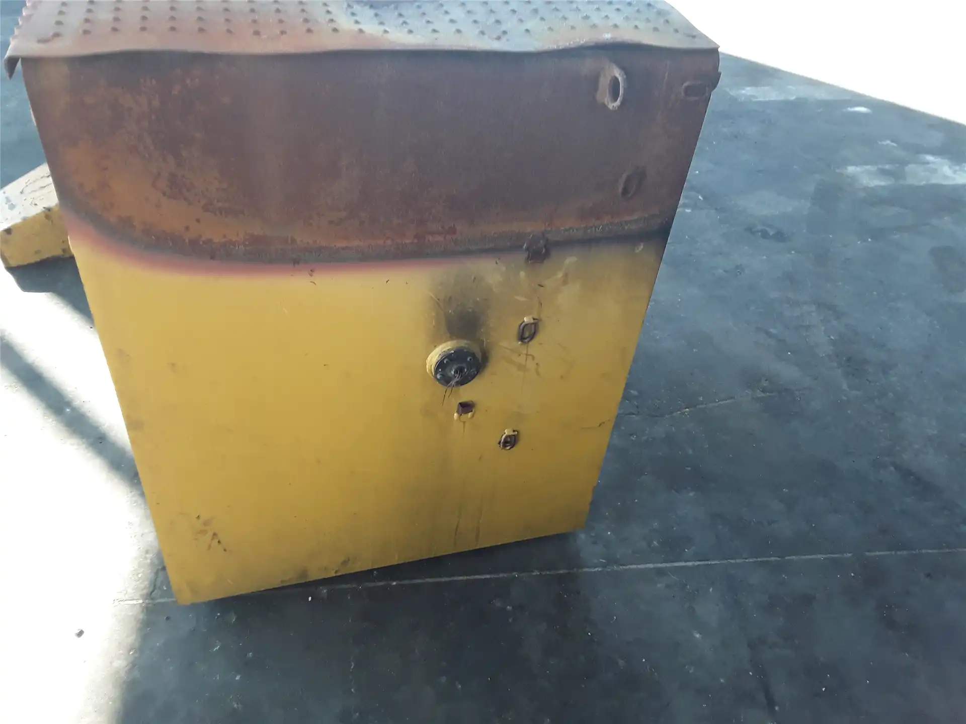 USED FUEL TANK image 2