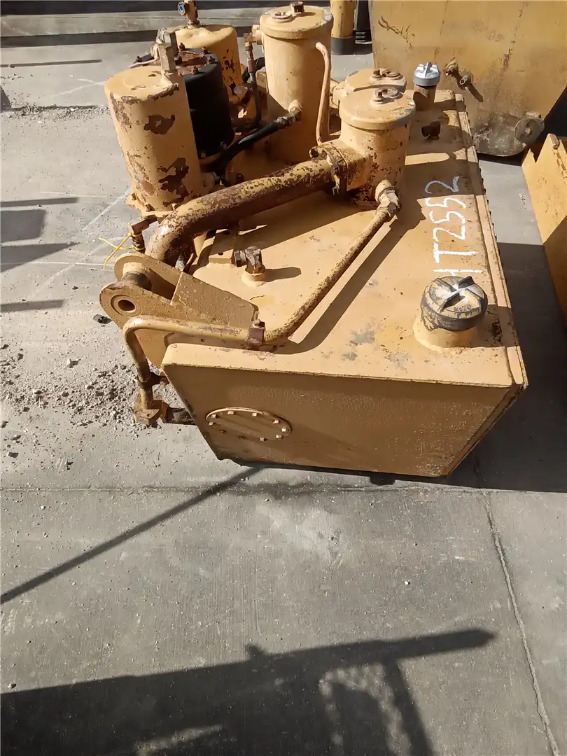 USED HYD TANK image 2