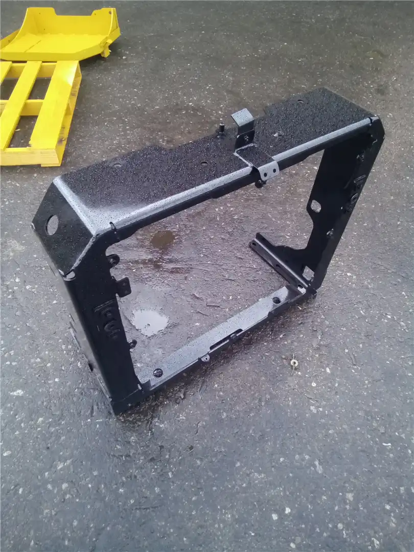 USED RAIDIATOR FRA image 2