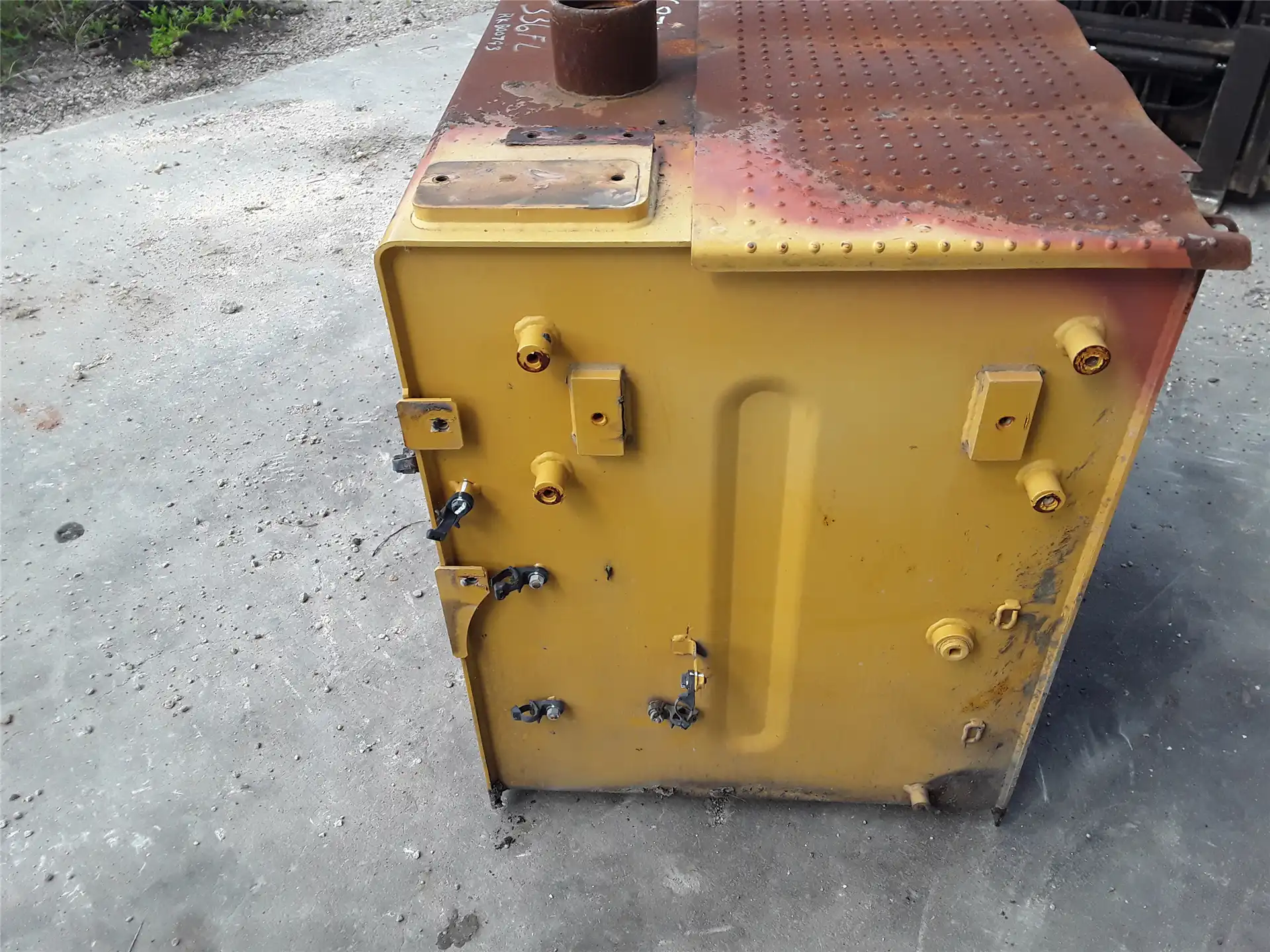 USED FUEL TANK image 3