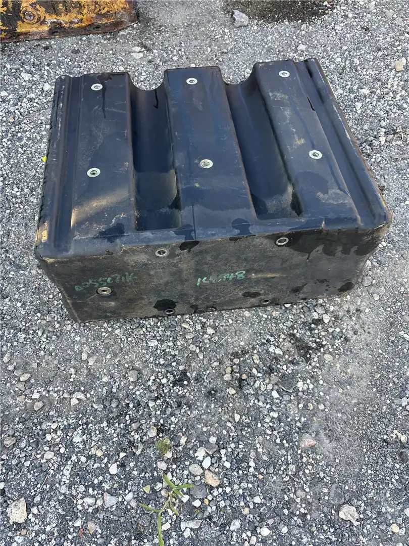 USED DEF TANK image 4