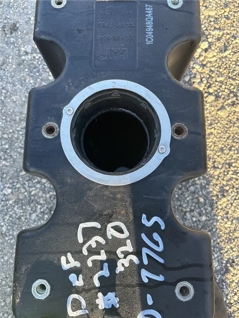 USED DEF TANK image 3