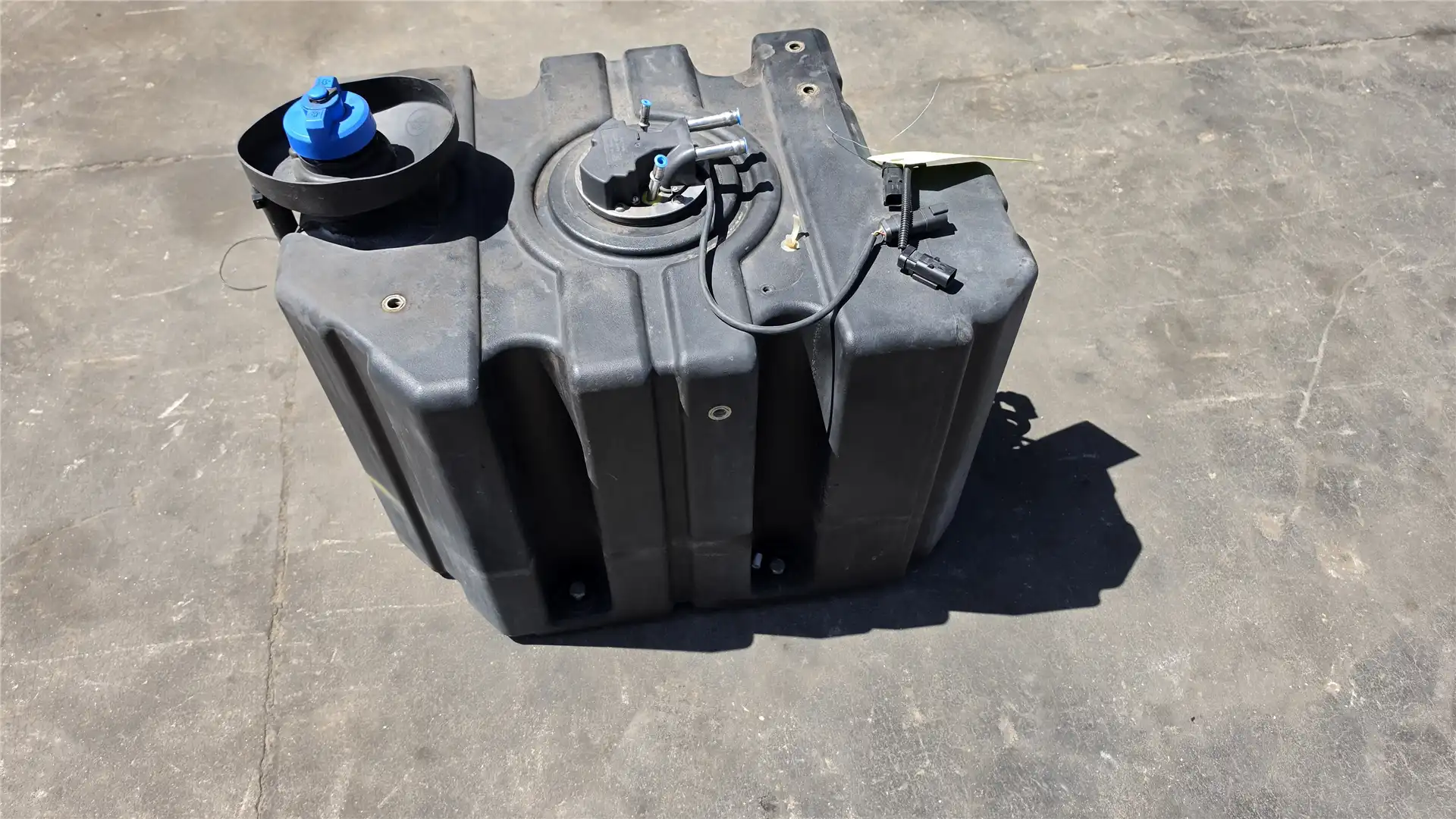 USED DEF TANK GP image 2
