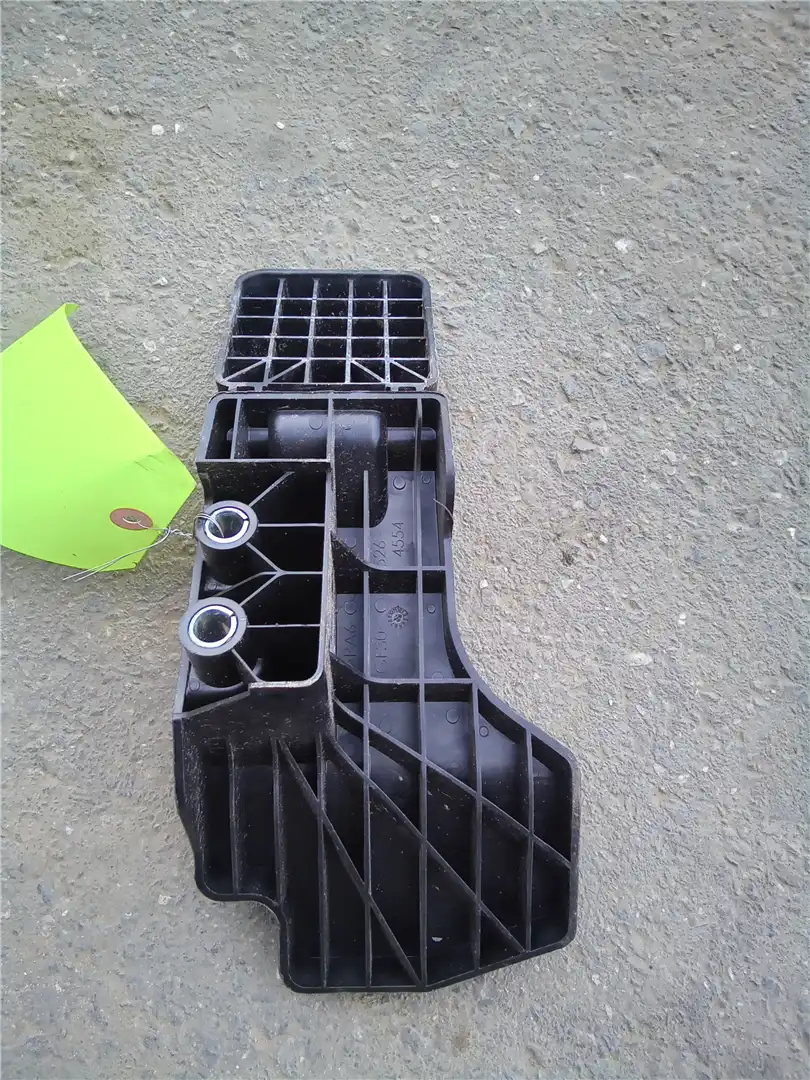 USED RH PEDAL image 2