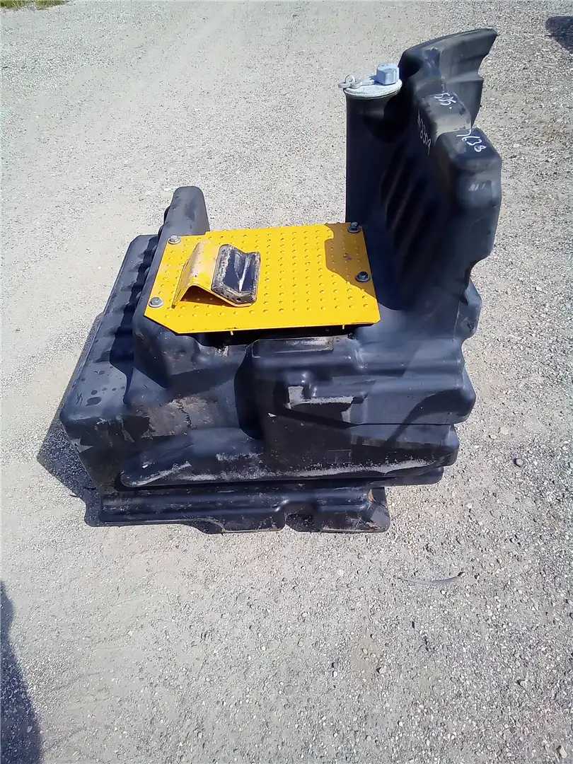 USED FUEL TANK image 4