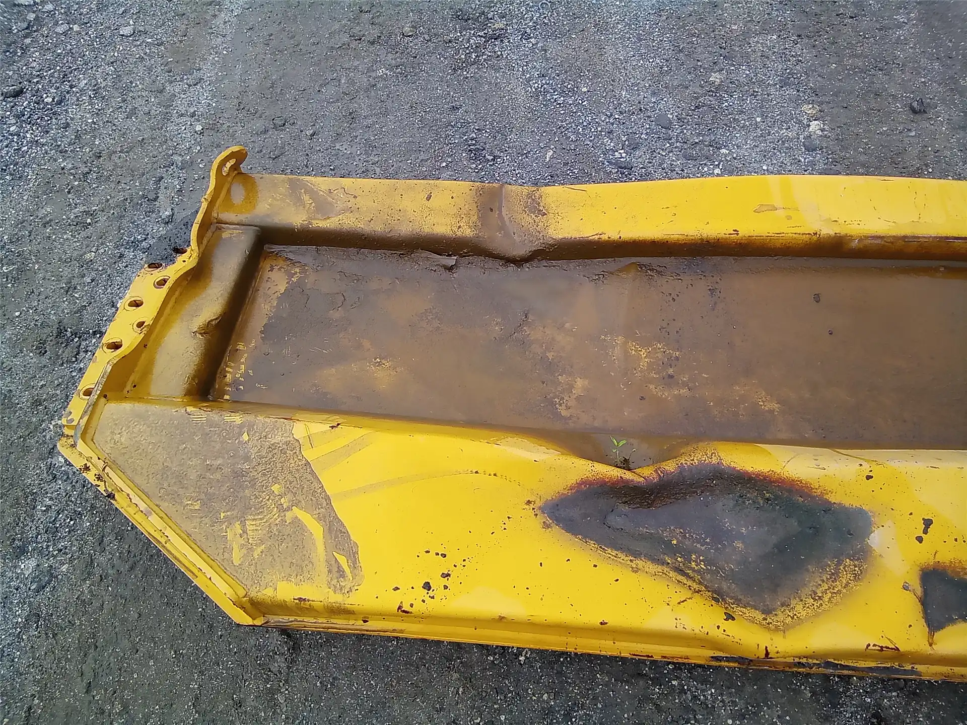 USED TAILGATE image 2