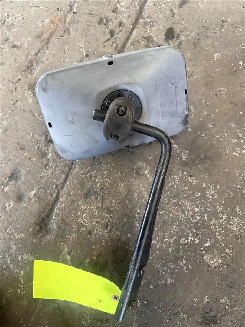 USED RH MIRROR GP image 2