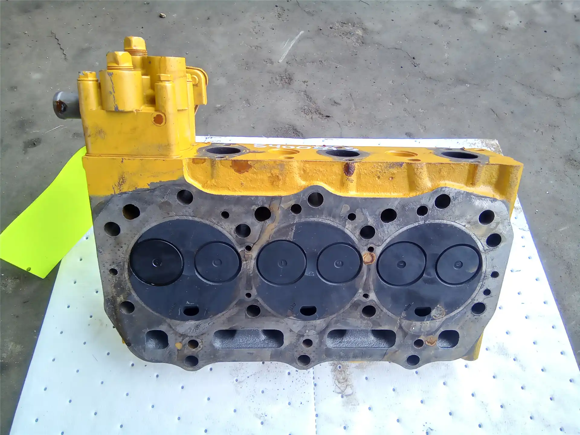 USED CYL HEAD image 2
